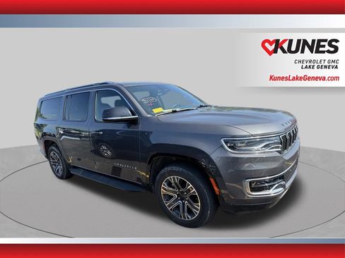Used 2024 Jeep Wagoneer L Series II w/ Flexible Seating Group AWD/4WD image 3