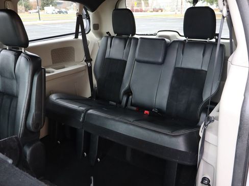 Used 2017 Dodge Grand Caravan SXT image 19