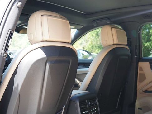 Used 2025 Porsche Cayenne S AWD/4WD image 19