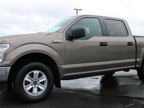 Used 2018 Ford F150 XLT AWD/4WD image 11