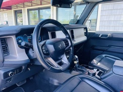 Used 2025 Ford Bronco Outer Banks AWD/4WD image 8