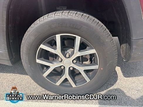 Used 2023 Jeep Grand Cherokee L Limited w/ Luxury Tech Group II image 4