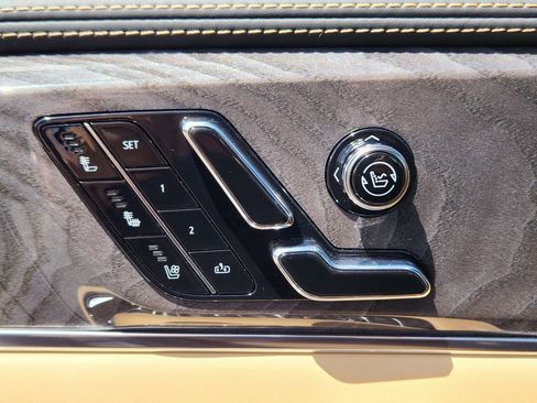 New 2025 Cadillac Escalade IQ Luxury 2 AWD/4WD image 16