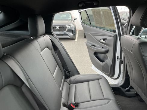 Used 2025 Buick Envista Sport Touring FWD image 32