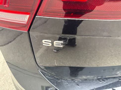 Used 2022 Volkswagen Tiguan SE AWD/4WD image 4