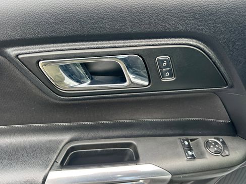 Used 2016 Ford Mustang Coupe image 8