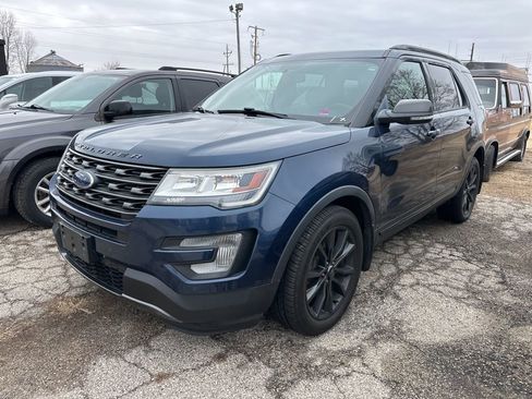 Used 2017 Ford Explorer XLT w/ Equipment Group 202A image 14