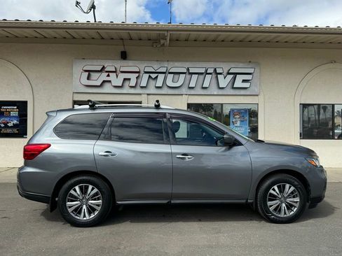 Used 2020 Nissan Pathfinder S image 3