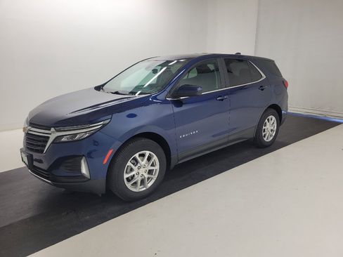 Used 2023 Chevrolet Equinox LT w/ Driver Convenience Package AWD/4WD image 2