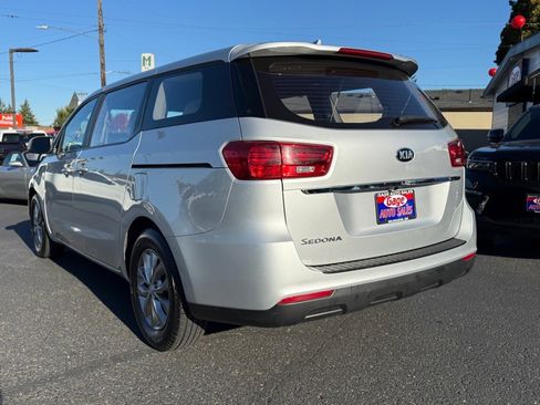 Used 2019 Kia Sedona L image 4