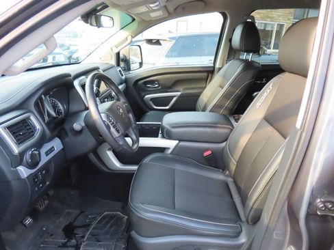 Used 2017 Nissan Titan PRO-4X image 13