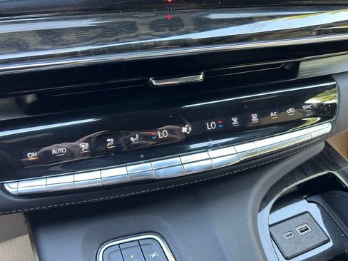 Used 2024 Cadillac Escalade ESV Premium Luxury w/ LPO, Floor Liner Package AWD/4WD image 36