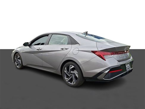 Used 2025 Hyundai Elantra SEL image 5