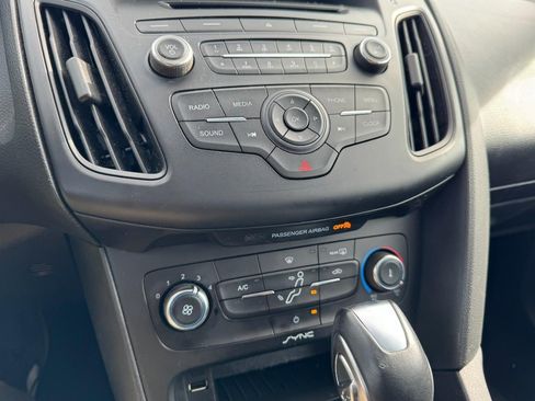 Used 2016 Ford Focus SE w/ SE Power Seat Package image 19