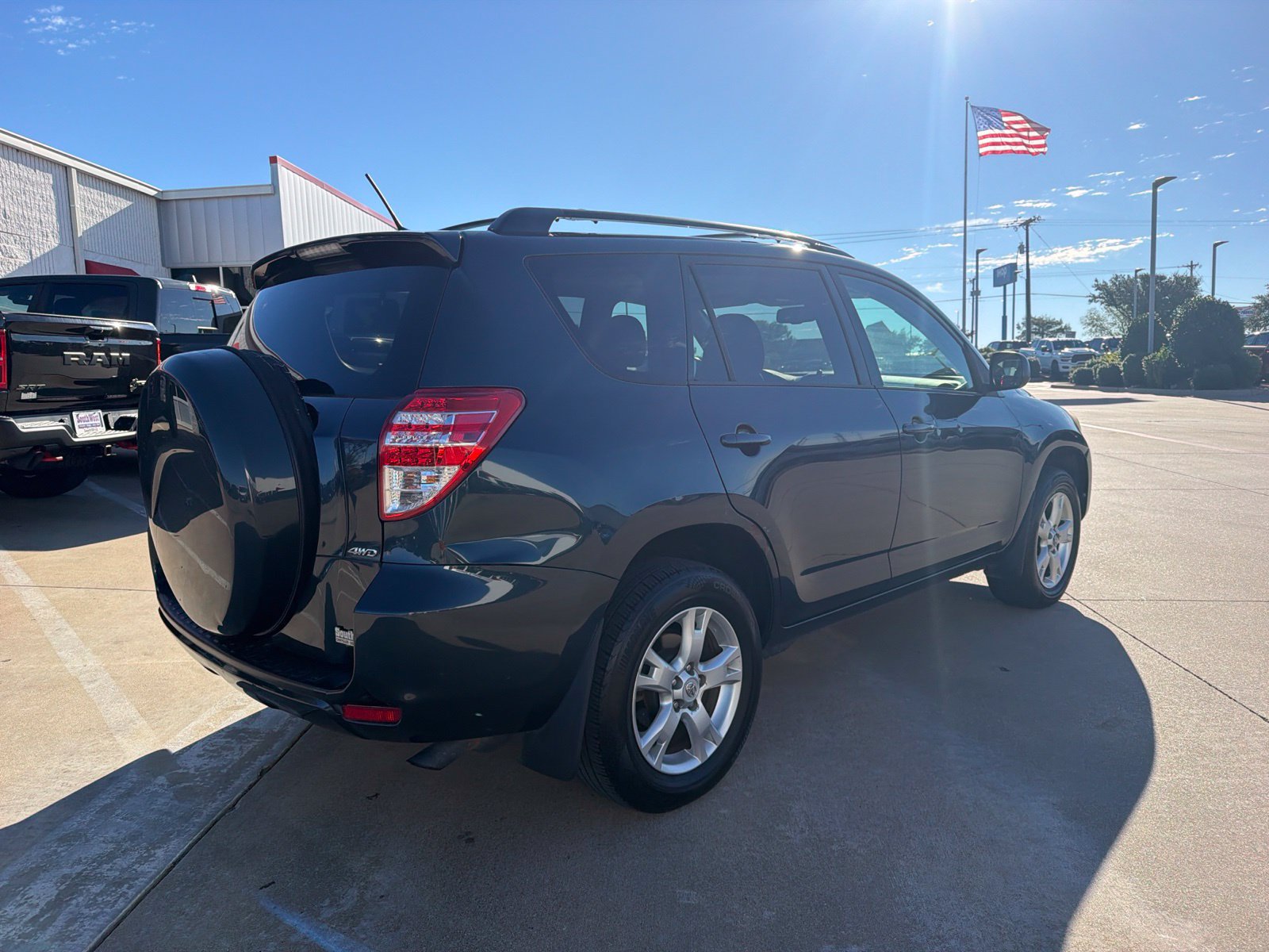 Used 2011 Toyota RAV4 4WD w/ Upgrade Value Pkg image 5