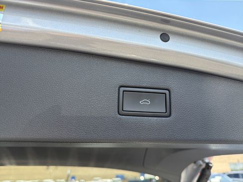 Used 2024 Volkswagen Tiguan SE w/ Panoramic Sunroof Package AWD/4WD image 27