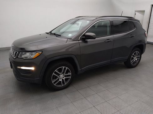 Used 2018 Jeep Compass Latitude w/ Popular Equipment Group AWD/4WD image 2