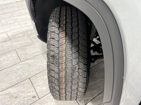 New 2026 GMC Sierra 1500 SLE image 37