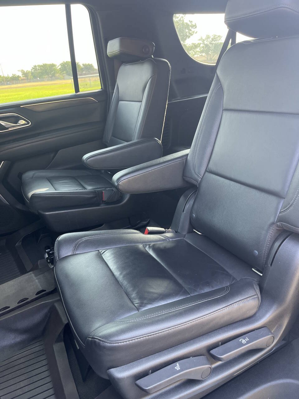 Used 2021 Chevrolet Suburban Z71 w/ Luxury Package AWD/4WD image 13