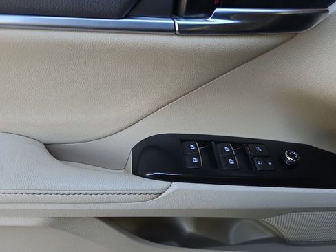 Used 2020 Toyota Camry XLE image 10