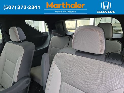 Used 2025 Chevrolet Traverse LT image 13