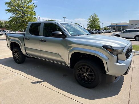 Used 2025 Toyota Tacoma SR AWD/4WD image 7