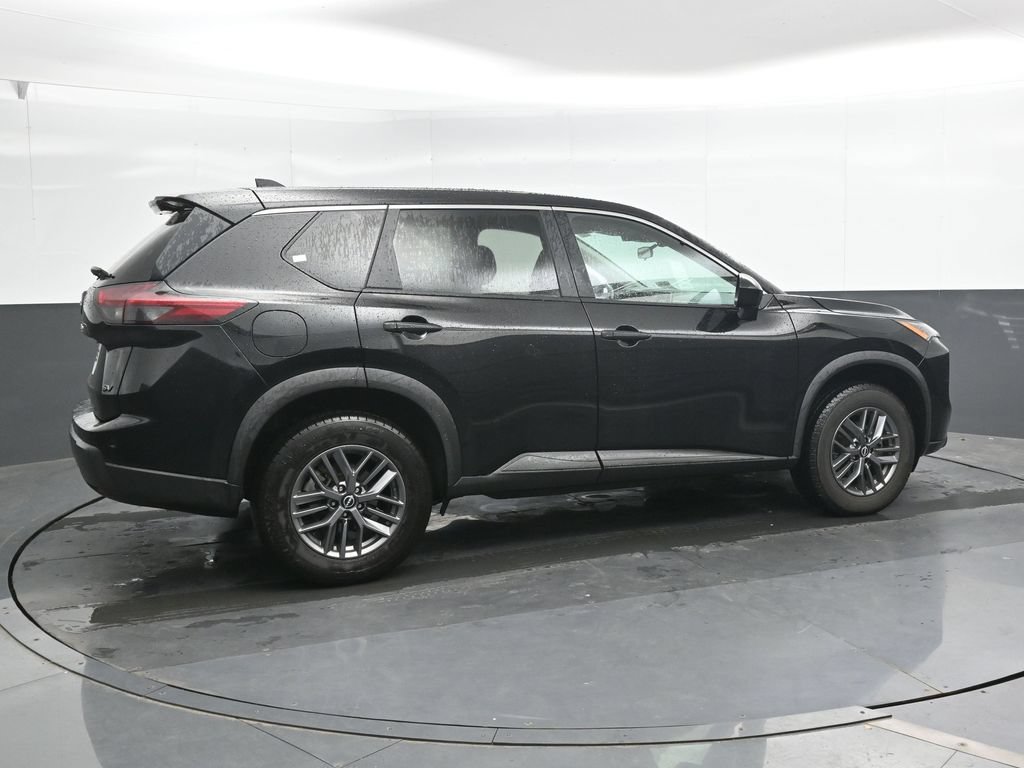 Used 2024 Nissan Rogue S AWD/4WD image 3