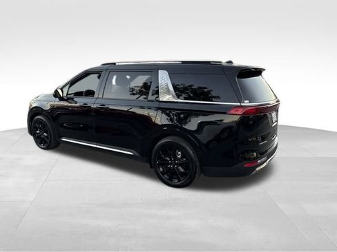 Used 2024 Kia Carnival SX Prestige image 3