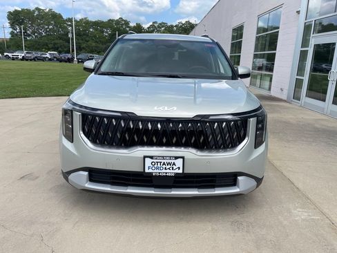 New 2027 Kia Carnival EX FWD image 3