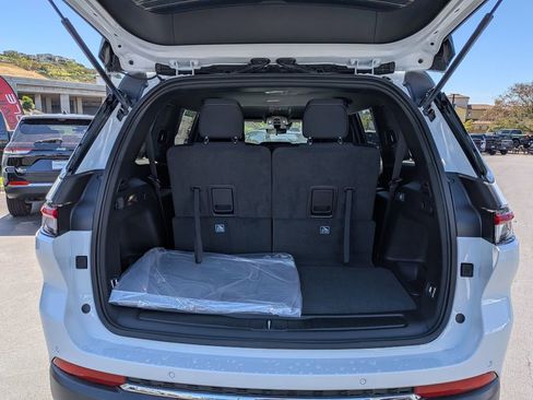 New 2026 Jeep Grand Cherokee L 2WD image 24