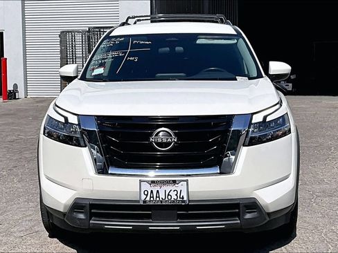 Used 2022 Nissan Pathfinder SV FWD image 2