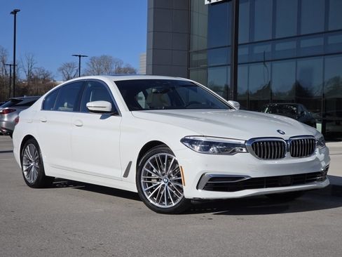 Used 2019 BMW 540i xDrive w/ Executive Package image 2