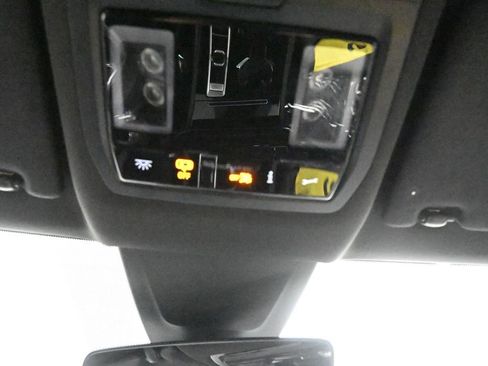 Used 2025 Volkswagen Atlas Cross Sport SE image 43