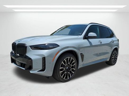 New 2026 BMW X5 xDrive50e w/ M Sport Package AWD/4WD image 8