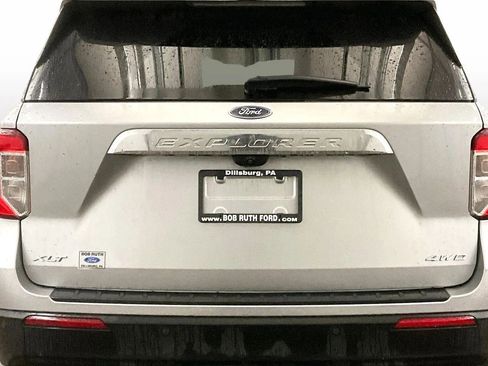 Certified 2021 Ford Explorer XLT image 4