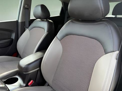 Used 2011 Hyundai Tucson GLS image 14