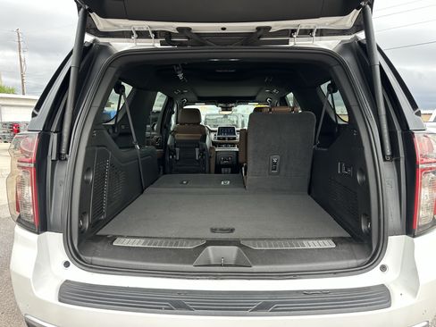 Certified 2023 Chevrolet Suburban High Country w/ Premium Package 2 AWD/4WD image 9
