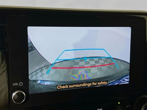 Certified 2024 Toyota Highlander XLE image 13