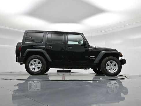 Used 2018 Jeep Wrangler Unlimited Sport S image 42