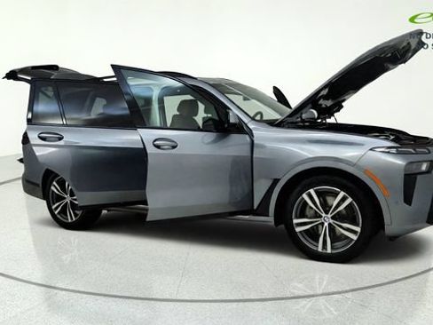 Used 2026 BMW X7 xDrive40i AWD/4WD image 9
