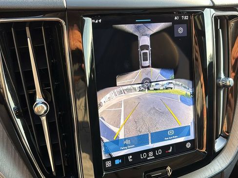 Certified 2025 Volvo XC60 B5 Plus AWD/4WD image 19