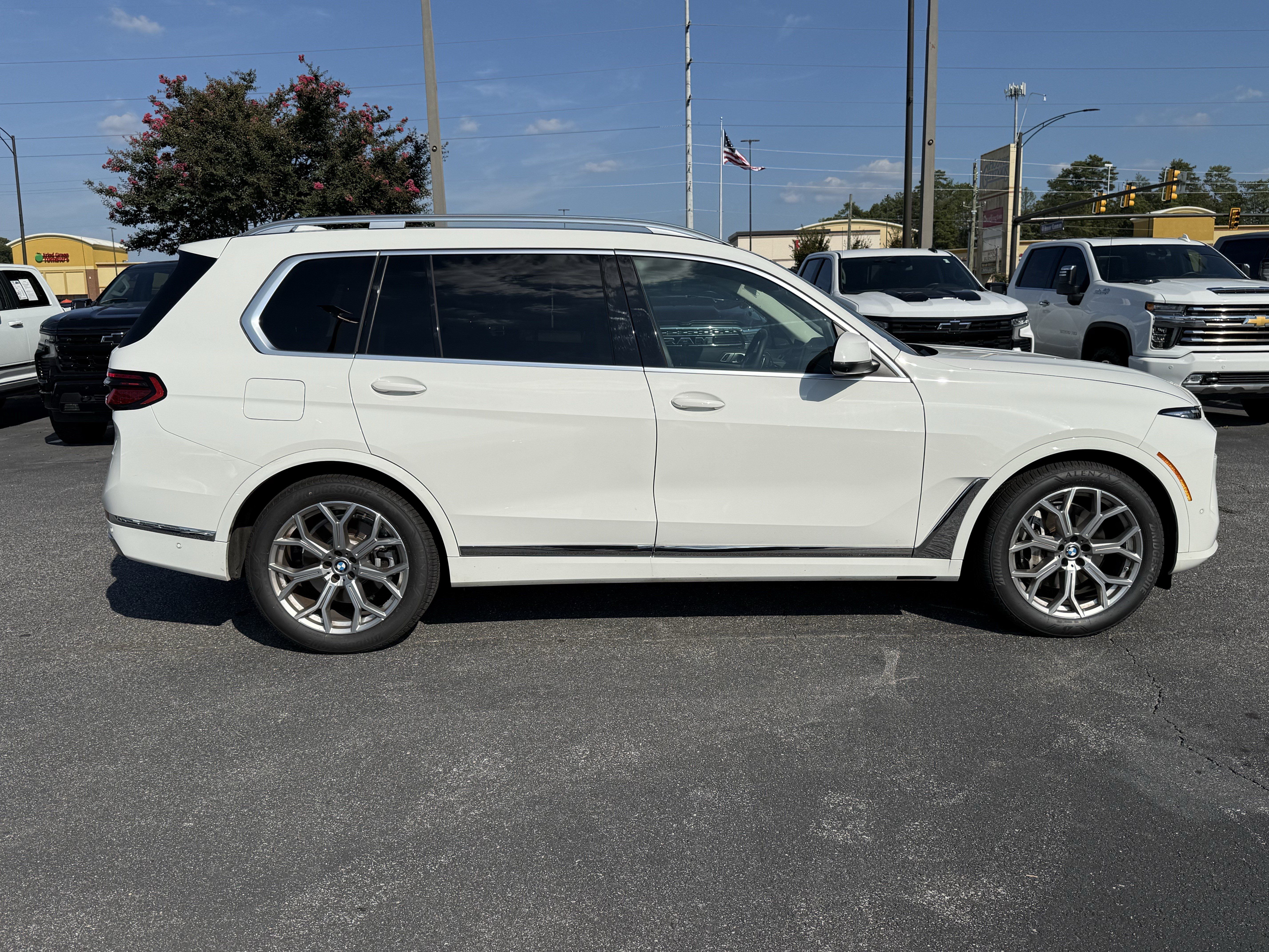 Used 2023 BMW X7 xDrive40i w/ Premium Package AWD/4WD image 11