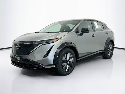 Used 2023 Nissan Ariya AWD image 3