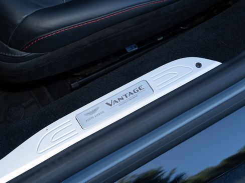 Used 2023 Aston Martin V8 Vantage Roadster image 20