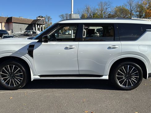 Certified 2025 Nissan Armada Platinum Reserve image 4