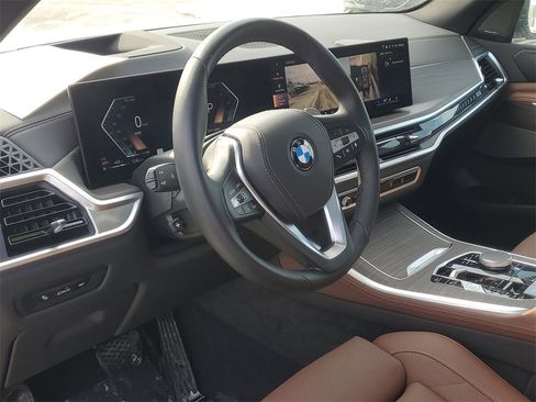 Used 2024 BMW X5 xDrive40i w/ Premium Package image 8