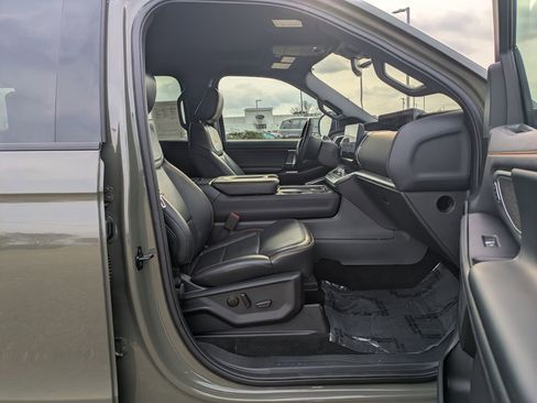 Certified 2025 Ford Expedition Tremor image 37