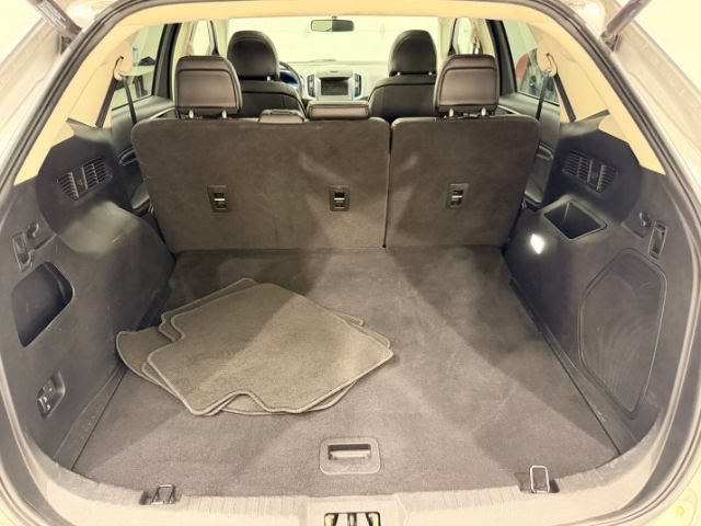 Used 2018 Ford Edge Titanium w/ Equipment Group 301A AWD/4WD image 21