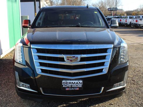Used 2017 Cadillac Escalade Luxury AWD/4WD image 3