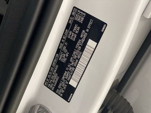 Used 2023 Volvo XC40 B5 Plus image 20